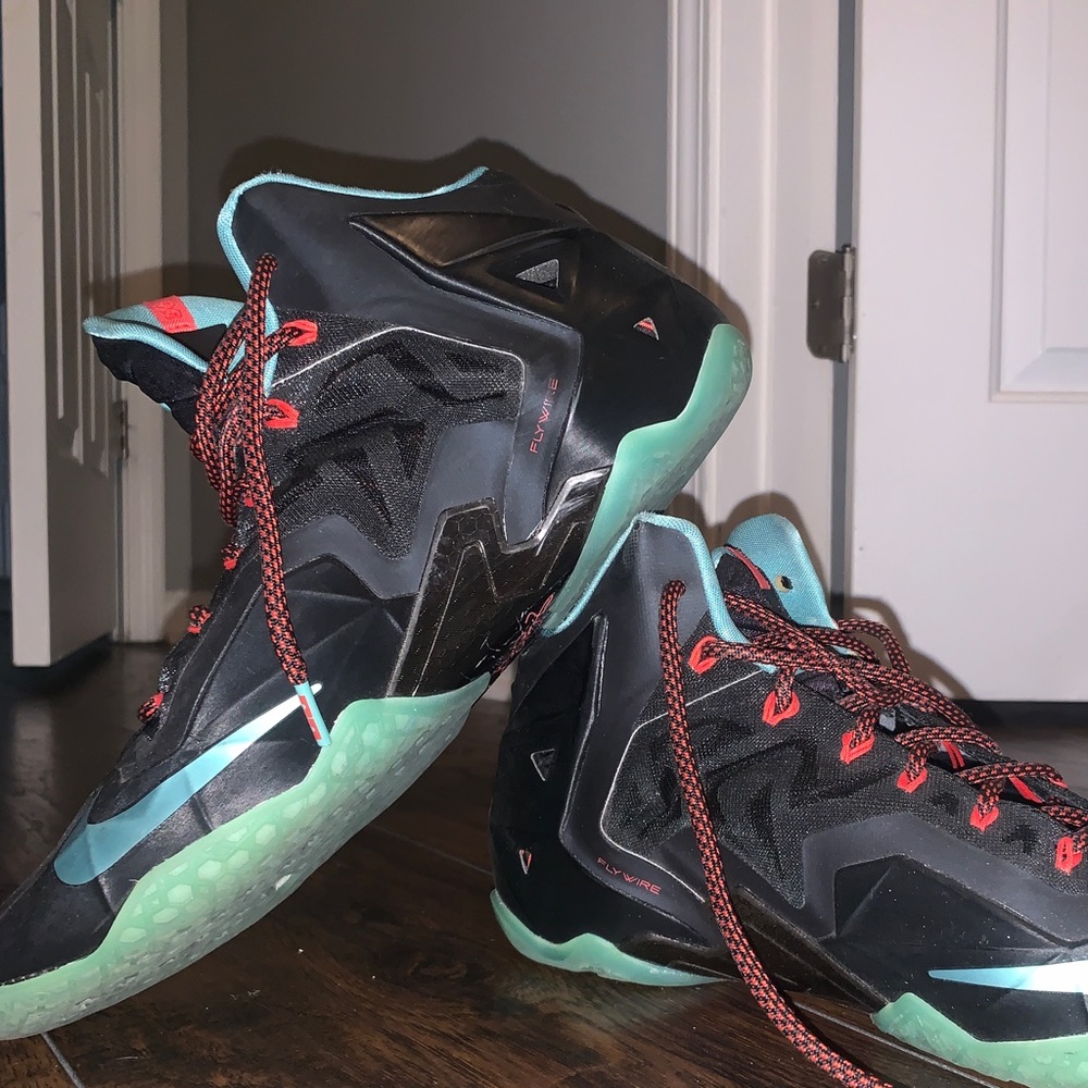 Men’s Nike Lebron shoes